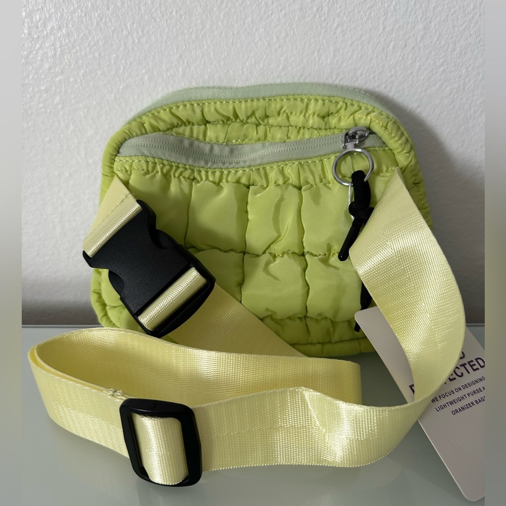 Lexsion padded waist bag adjustable green, new with tags.